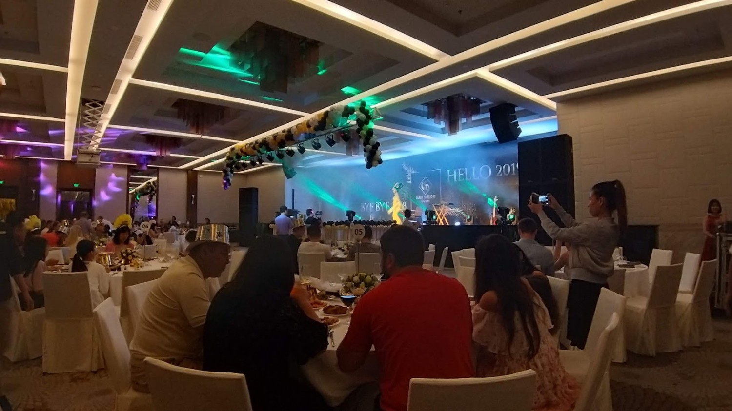 Year End Party-Đoàn Nga