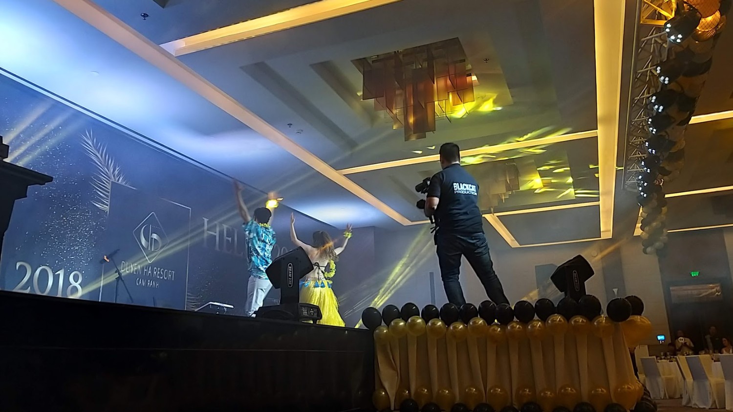 Year End Party-Đoàn Nga