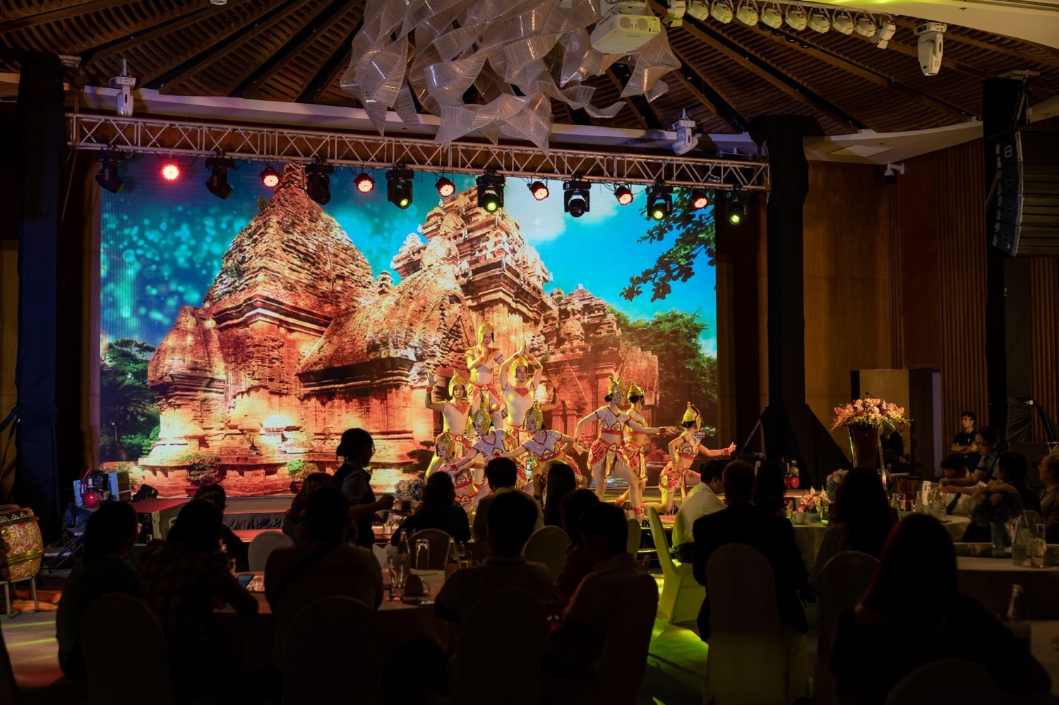 Lễ Gắn Sao Movenpick Resort