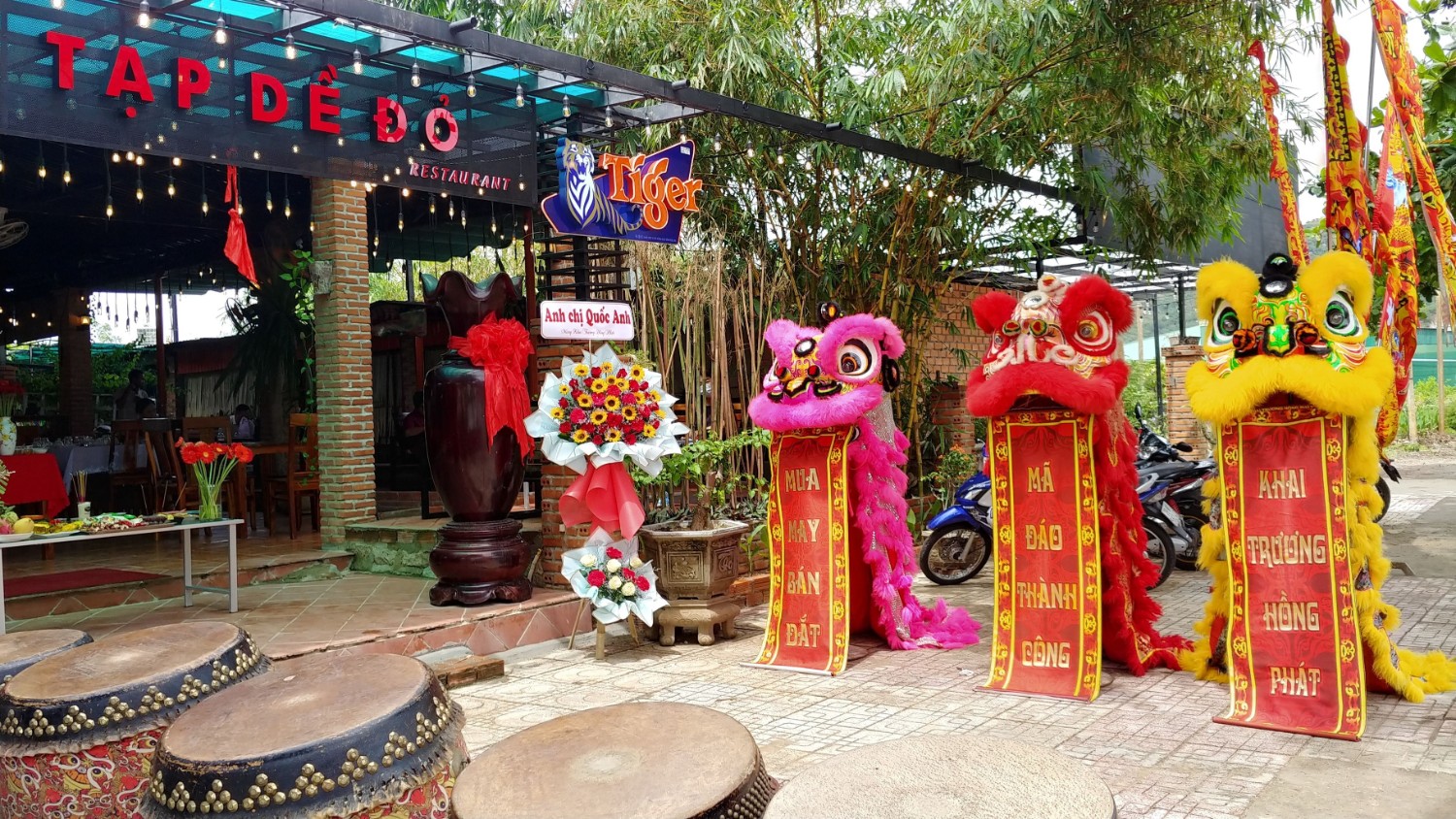 KHAI TRƯƠNG NH TẠP DỀ ĐỎ