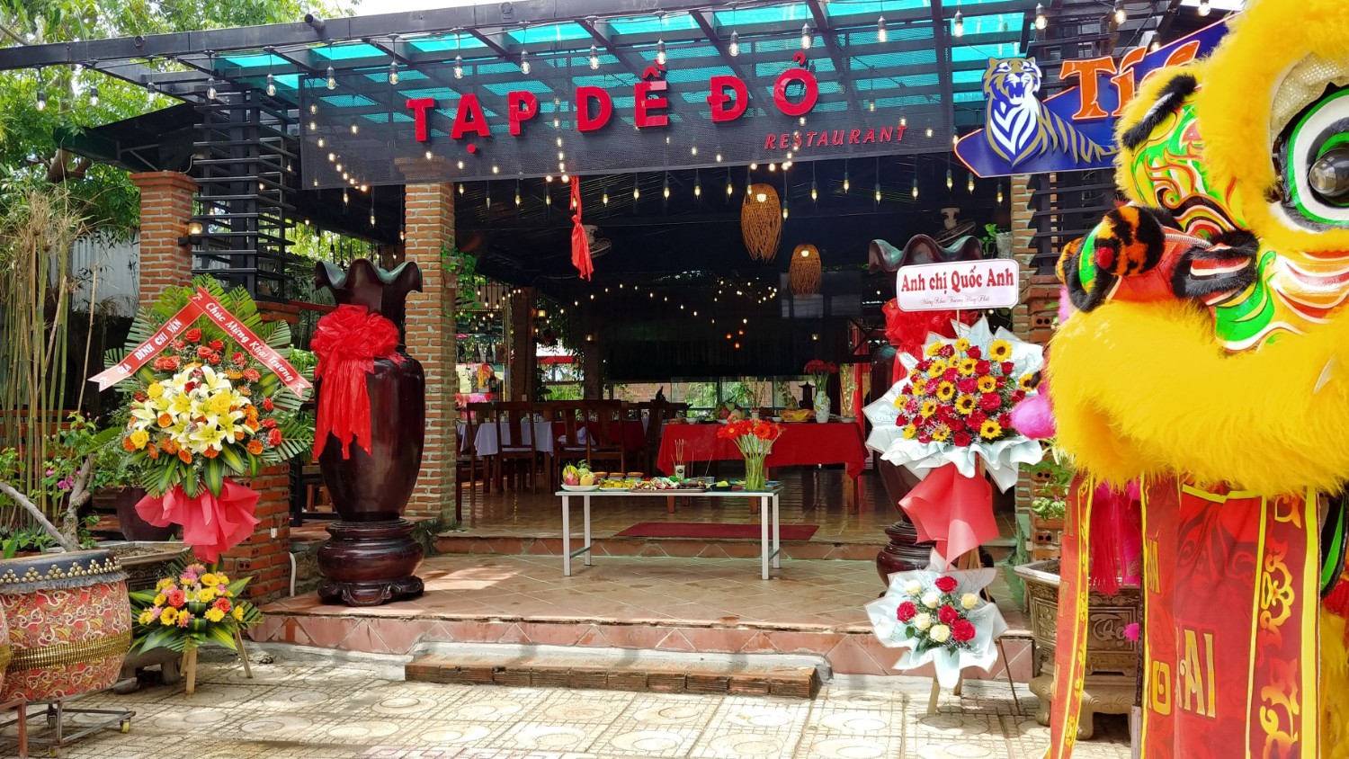 KHAI TRƯƠNG NH TẠP DỀ ĐỎ
