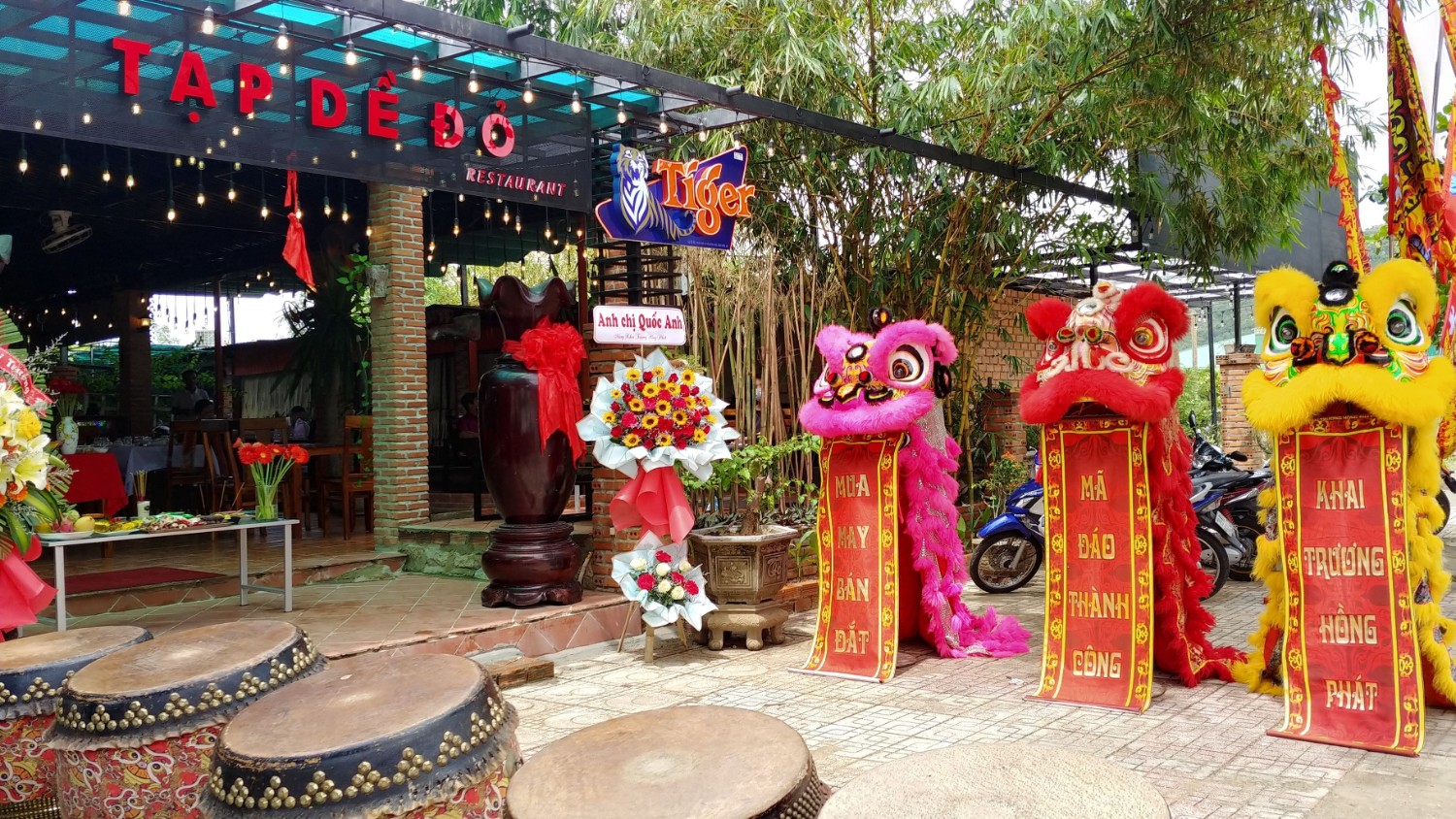 KHAI TRƯƠNG NH TẠP DỀ ĐỎ